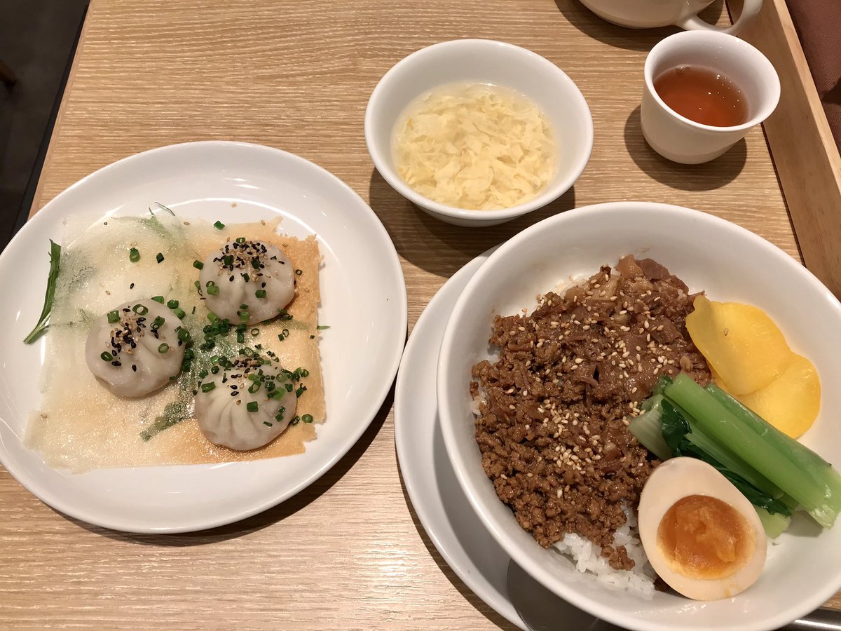 みっくんa7 ダンスエクササイズ フィットネス ジェクサー ランチ Dinsbyjindinrou ディンズ 小籠包 上野 12 13 今日は午前中は暖かでしたが 午後から肌寒くなってきました 上野で ボディジャム 86 79番でした 昼食は焼き小籠包とルーロウ