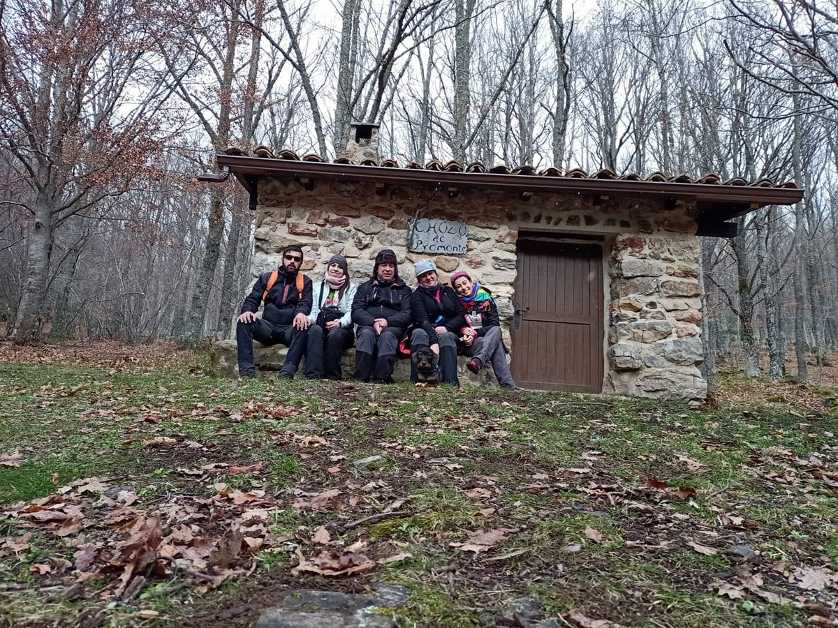 garci_46's tweet photo. Viajar es disfrutar es vivir cada día como si fuera el último #vacaciones #pozolaslomas #chozo #senderos #piedrasluengas #rutalospantanos #nieve #montañapalentina #paraiso #paisaje 🗻🏞️🏔️⛰️🌨️❄️ https://t.co/BDNSxA7eex