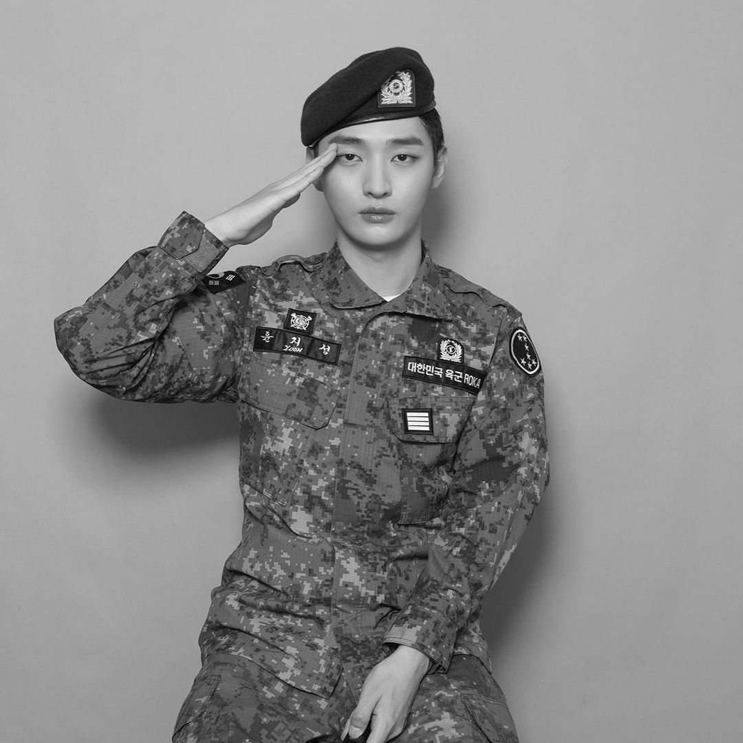 opppppa_plzback's tweet photo. 1년7개월이라는 시간 동안 저와 함께해준 밥알들, 그리고 군뮤지컬 귀환에서 만난 배우들과 무대 뒤에서 관객들을 위해 노력하신 많은 스텝분들,많이 부족한 저에게 친절하게 군 생활에 대해 알려준 군악대 선후임들 모두 감사합니다. https://t.co/yo9SFCiFnq
