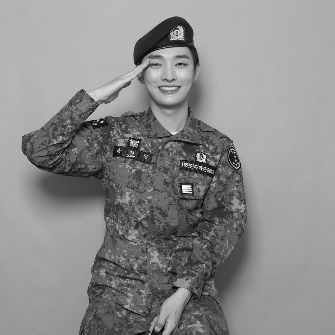 opppppa_plzback's tweet photo. 1년7개월이라는 시간 동안 저와 함께해준 밥알들, 그리고 군뮤지컬 귀환에서 만난 배우들과 무대 뒤에서 관객들을 위해 노력하신 많은 스텝분들,많이 부족한 저에게 친절하게 군 생활에 대해 알려준 군악대 선후임들 모두 감사합니다. https://t.co/yo9SFCiFnq