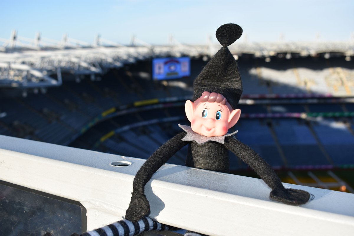 gardainfo's tweet photo. Clearly Dazzler is a big fan of the hurling - can you spot where he is? #FindDazzler 

Dazzler hopes all supporters enjoy the match and remember to social distance #HoldFirm https://t.co/g5Olx12FWB