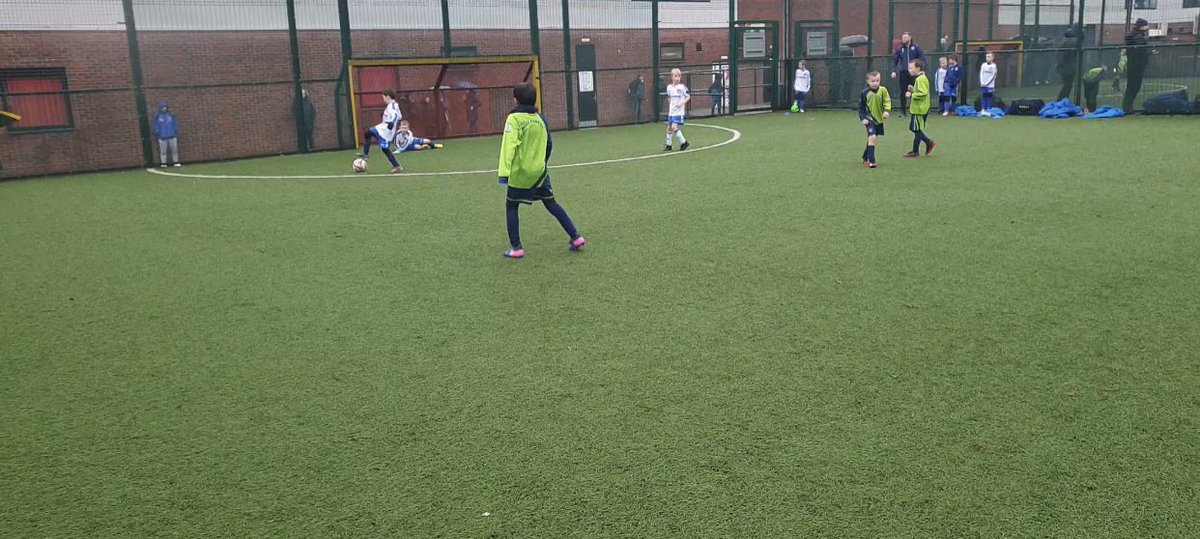 mossbankjfc's tweet photo. #MossBankJFC our U8s Whites in action yesterday in the @OfficialBBDFL v @Turton_FC U8s Blues in a great game at Castle Hill ⚽️💚💙 well done to both teams ⚽️ MoTM was Finn for the Whites 🏆 well played both teams ⚽️ #upthebank #GSR @Bengal_Cottage #DPS @CraigHardman18 https://t.co/WnlEbHJpxE