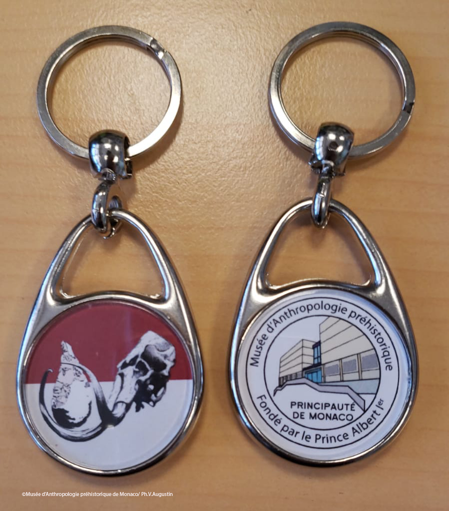map_monaco's tweet photo. #NEW dans notre boutique : un porte-clés personnalisé ! 
Le #Musée vous accueille tous les jours entre 9h et 18h. #Monaco  ; #idée #cadeau  #petitprix
Accueil, livraisons et envois possibles
Toutes les infos : 00 377 98 98 80 06 ou map@gouv.mc
©M.A.P./ Ph. V.Augustin https://t.co/3Za4j6mSWM