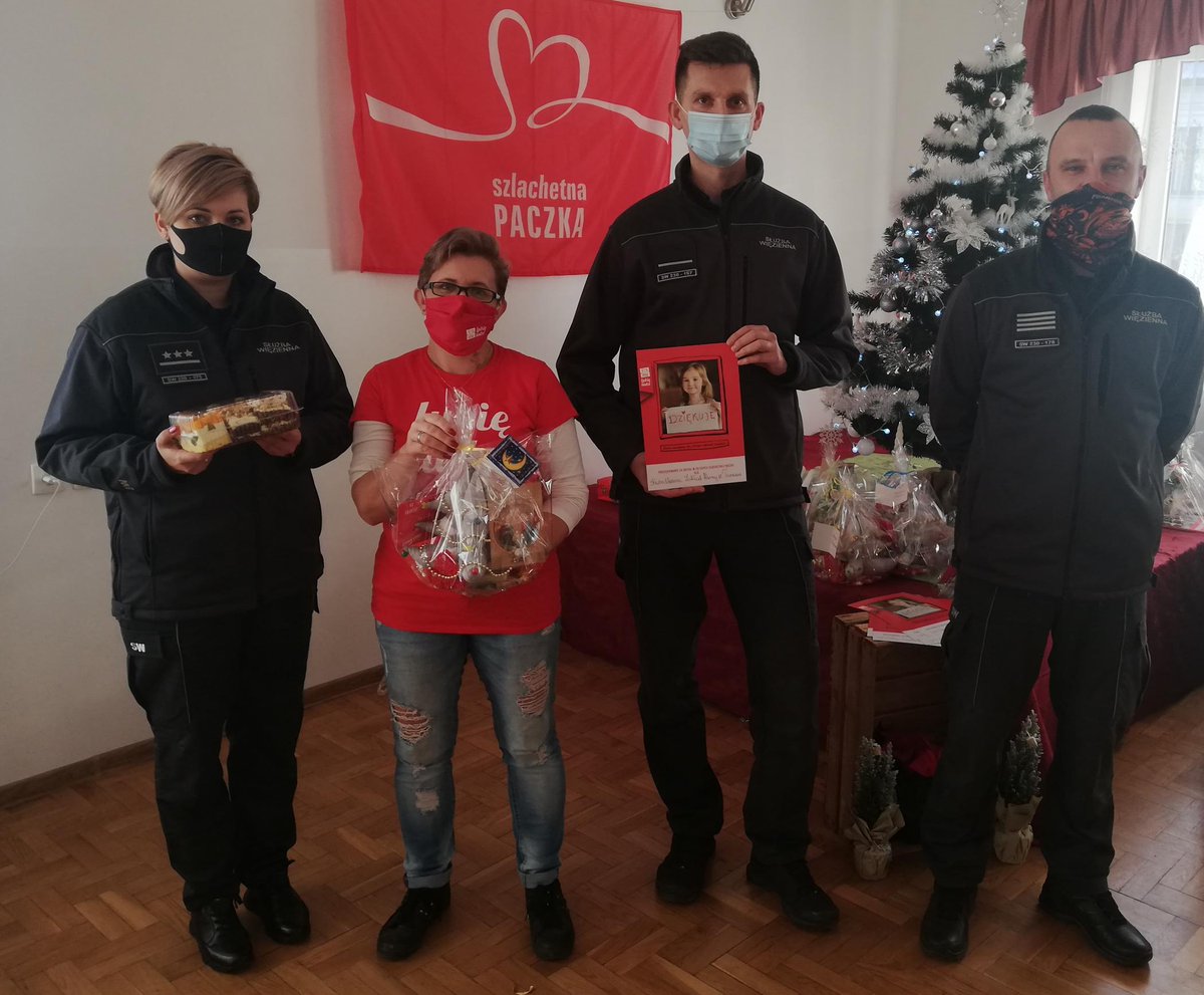 Funkcjonariusze ZK Tarnów zrzekli się 1% swojego grudniowego wynagrodzenia zasadniczego na rzecz rodziny, która została przez nich wybrana w akcji Szlachetnej Paczki. W pomoc zaangażowały się 144 osoby, dzięki czemu udało się zebrać kwotę blisko 5 tys. zł.