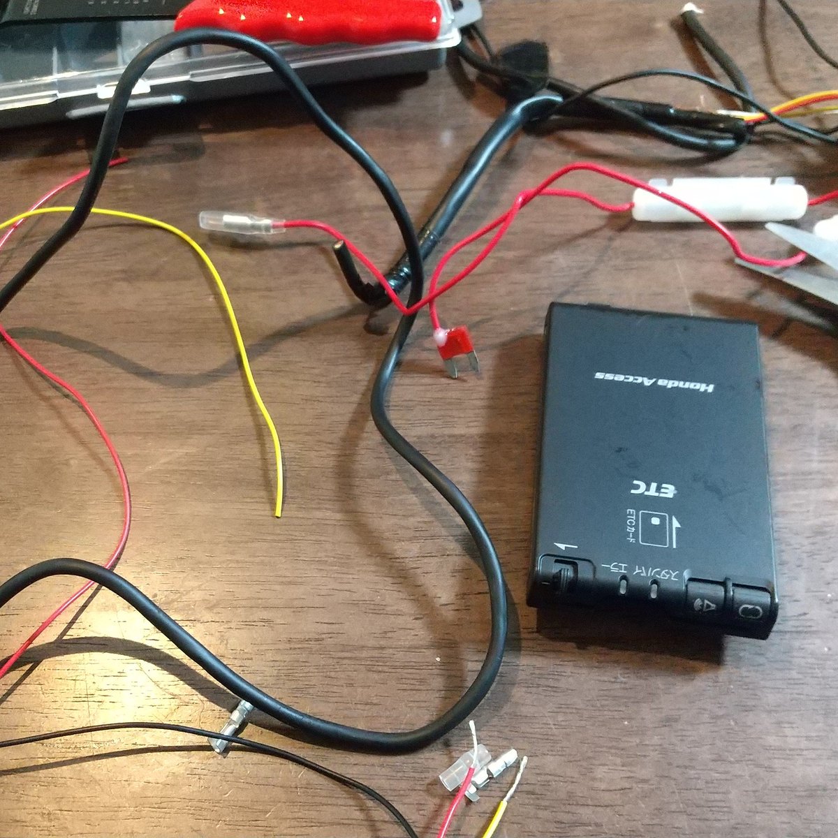 佐藤 直樹 スパーとホームセンターに買物に行って帰ってくると 16時でした Etcの配線だけ加工で今日は終わります 中古etcホンダ純正 オク1000円 エーモンの電源取り出しヒューズ 450円 2 ギボシオス2個 円くらい Etc再