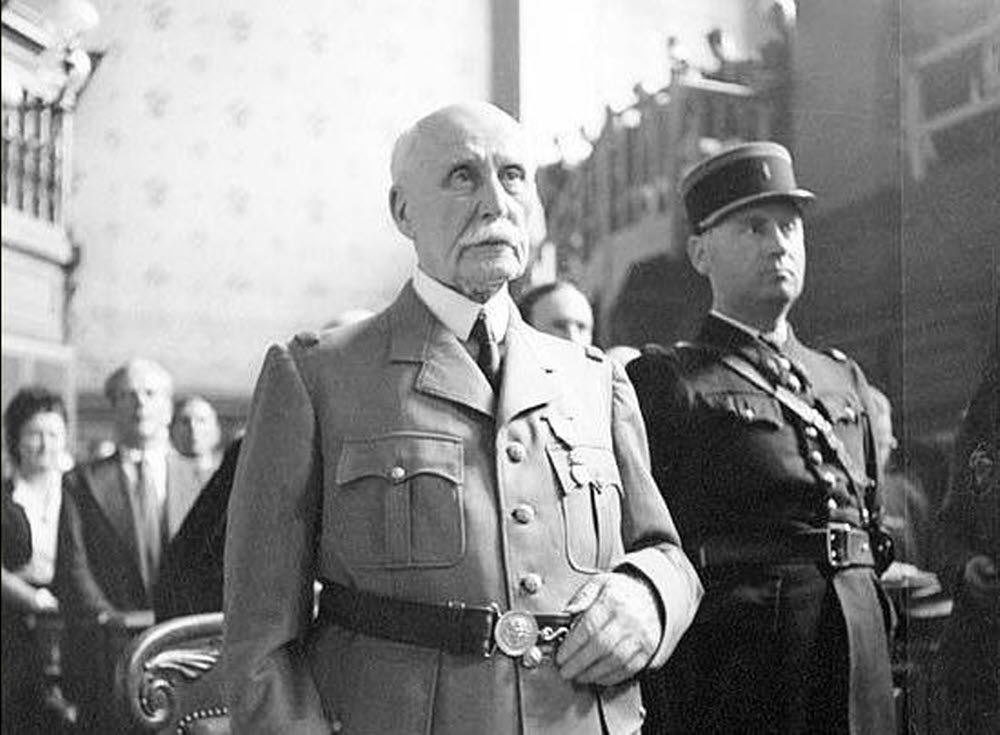 Mais l’Anglophobie en France était très forte et avait été accrue entre autres par l’affaire de Dunkerque. Pétain déclare qu’il n’a pas l’intention d’abandonner la flotte française aux Allemands, ce qui ne répond pas aux craintes britanniques.