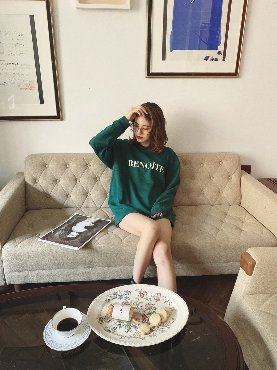 BENOÎTE
VERT SAPIN SWEAT

サパングリーン（深い緑）に
アイボリーロゴのヴィンテージライクなスウェット。

普段はもちろん
ルームウェアにもおすすめです。

ユニセックスなので彼とシェアも♡

ありがたい事に、在庫が少なくなってきておりますので、お早めに♡

benoite.official.ec/items/37063019