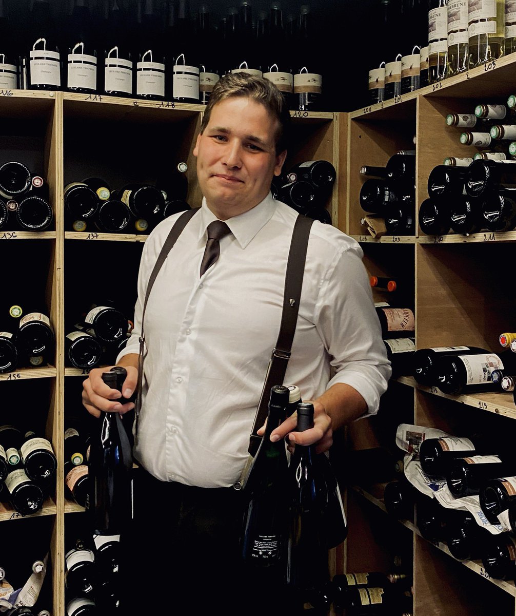 Je suis très fier de Rodolphe Pugnat, notre sommelier.... de l’année ! 
Heureux que le travail d’une équipe et d’une maison permettent de mettre en lumière le talent individuel de ceux  qui m’accompagnent... 
•
@gaultetmillaufr #gaultmillau #sommelierdelannée <a href="/rodupugnat/">rp74</a>