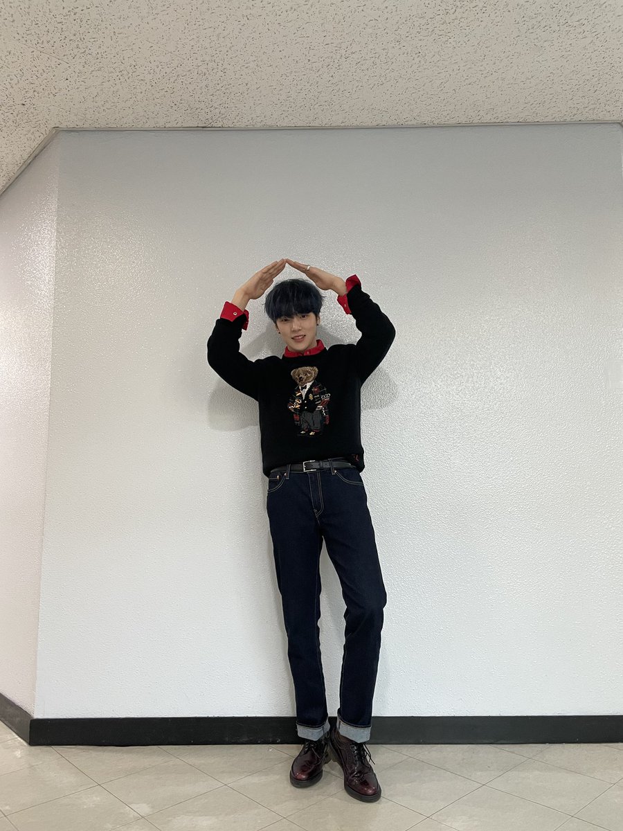 OfficialMONSTAX's tweet photo. 📸
201213 #몬스타엑스 #민혁
#SBS #인기가요MC 완료 🐶

민혁이와 함께하는 미리 크리스마스🎄
오늘이 올해 마지막 인기가요 😢
내년에도 댕기가요와 함께 하자 멍 🐶!

#MONSTAX #MONSTA_X
#MINHYUK
#인기가요MC_민혁
#몬스타엑스민혁_인기가요MC https://t.co/PH3YYFT1bQ