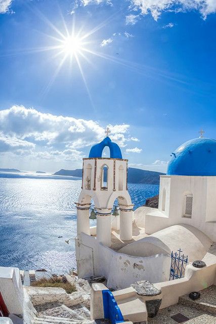 .." μη σκύβεις ποτέ το κεφάλι .
Ψηλά να το κρατάς...
Για να θωρείς τον ήλιο της ζωής "...!! 

Μια ωραία Κυριακή εύχομαι σε όλους ..!!
         🌞 Καλημέρα 🌞