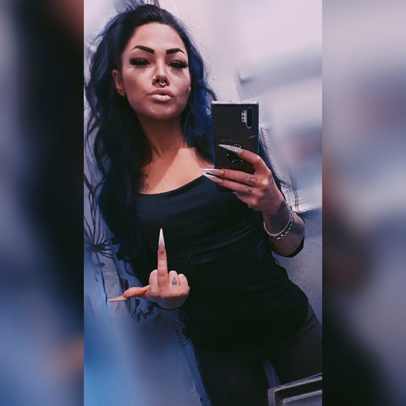 MistressAthenaa's tweet photo. Welcher von euch dreckigen Lutschern will sich vor Weihnachten noch ein geiles Geschenk machen und sich ein #Cashandgo mit mir in #Frankfurt gönnen um ordentlich abzudrücken und erniedrigt zu werden? 
🤣💸💶😈

#zahlschwein #LOSER #zahlsau #moneydom #geschenk #sklavenerziehung https://t.co/duC6HcGivs