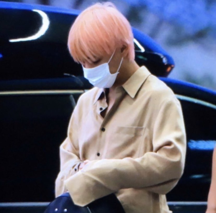 : พี่เจค น้องพี่มารอพี่ข้างหน้าอ่ะ น้องพี่โคตรน่ารักเลยอ่ะ

: ไม่ใช่น้อง นั่นแฟนกู