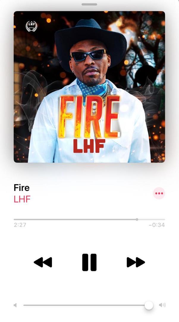 Steve_Adeg's tweet photo. @LekkiHoodFinest blessed us with this song titled #Fire 🔥 
Don't stop streaming the song via https://t.co/l31DmXO6kR continuously, u go enjoy the vibe  #Davido #EVECHE #BringBackOurBoys #Fire https://t.co/SMzQ8gjNTQ