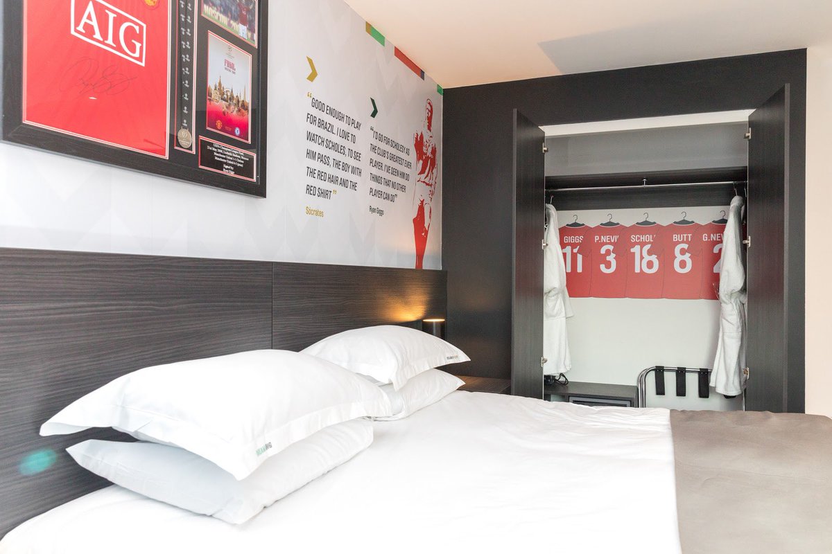 Day 13 of 25 🤩 Today, you could be in with the chance of winning an overnight stay on a date of your choice, with breakfast in <a href="/cafefootballuk/">Cafe Football</a> for 2 people (excluding matchdays). Like/retweet/share to be entered into the draw. #HFChristmasCountdown 🎁