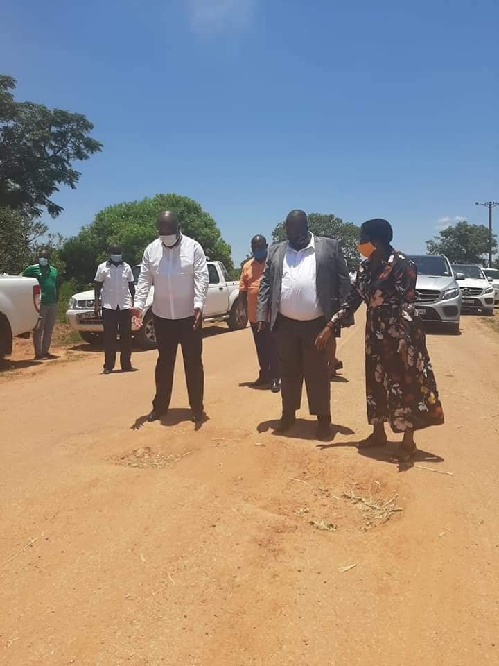 CapricornFMNews's tweet photo. #GaModjadji MEC for the Department of Public Works, Roads and Infrastructure, Dickson Masemola says they will ensure that the people of Ga-Modjadji are relieved of driving and walking on roads with appalling conditions. DR

📷Supplied https://t.co/JKnJklyJJ1