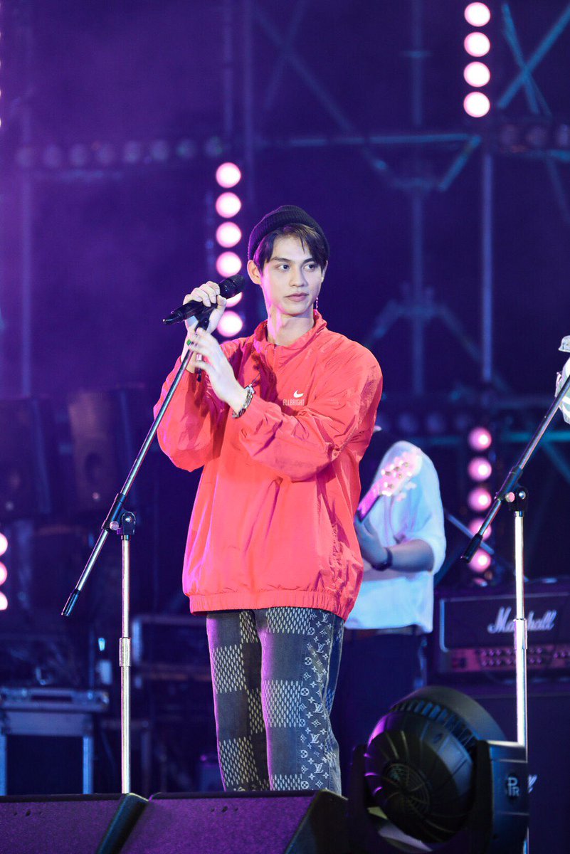 allbright_ofc's tweet photo. ดูดีเหลือเกินสุดหล่อ ง่อวววววว

#bbrightvc https://t.co/B1g7Tfl2XD