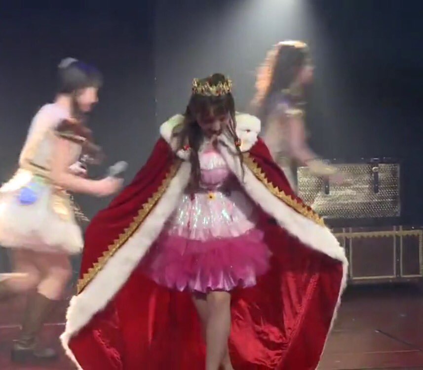 御方 御花 白いファーが付いた赤いマントも素敵です ね T Co Liafqhwja3 Twitter