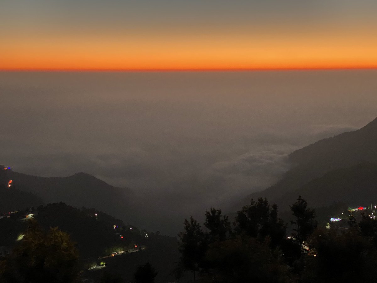 drgauravluthra's tweet photo. Mussoorie winter line today. Ethereal. https://t.co/3bTYr3Y5HG