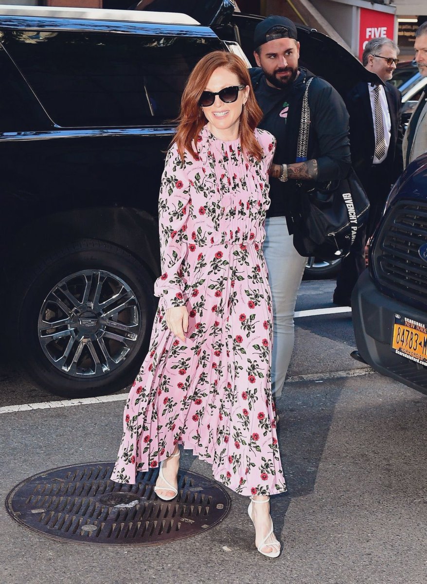 mooreblanchett's tweet photo. style queen https://t.co/oupTZARUHo