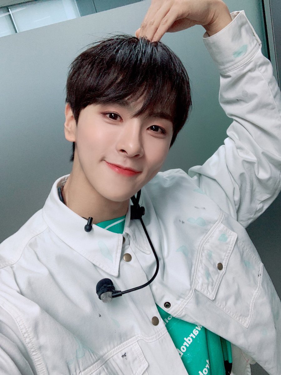 [#제이민 #한결 #유준]
안녕하세요! 맏형 라인이 왔습니다~!!😃
오늘 인기가요, 영상통화 팬사인회까지 즐거우셨나요!? 저희는 일주일 마무리를 팬분들과 할 수 있어서 너무 행복했어요😉 
오늘 꿈에서 만나요!!!
(같이 첫눈 보면서 붕어빵 먹어요❄)
#BAE173 #비에이이173 #JMIN #HANGYUL #YOOJUN