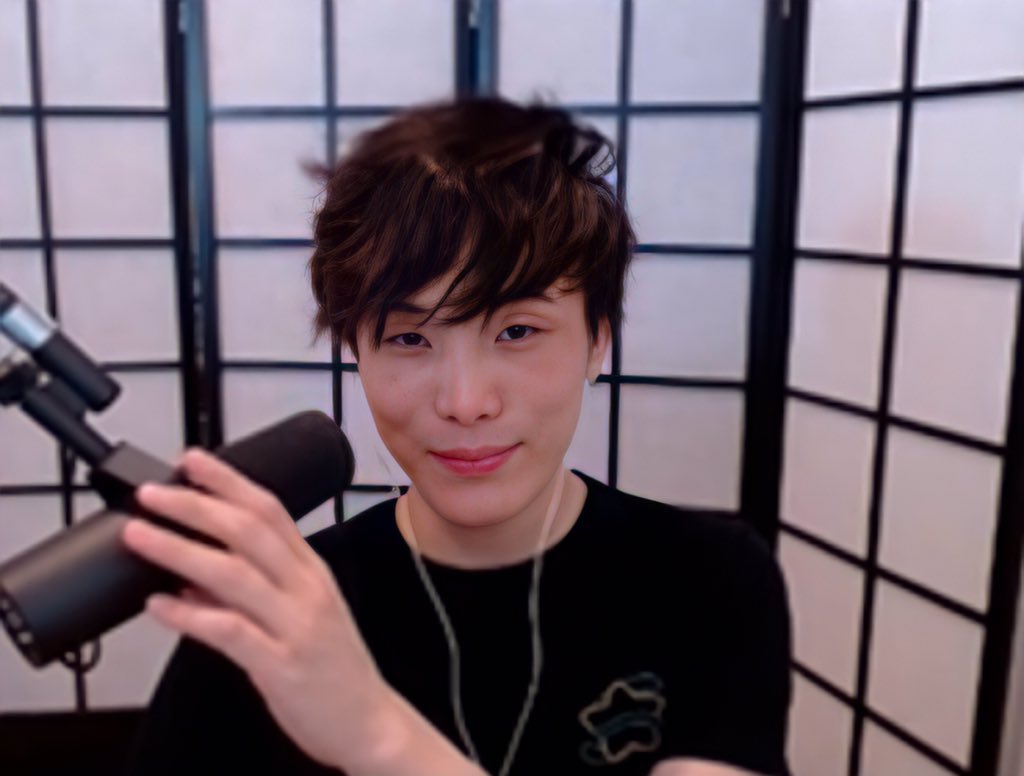 A thread of Sykkuno but his smile gets bigger as you keep scrolling  #SYKKUNO2MILLION