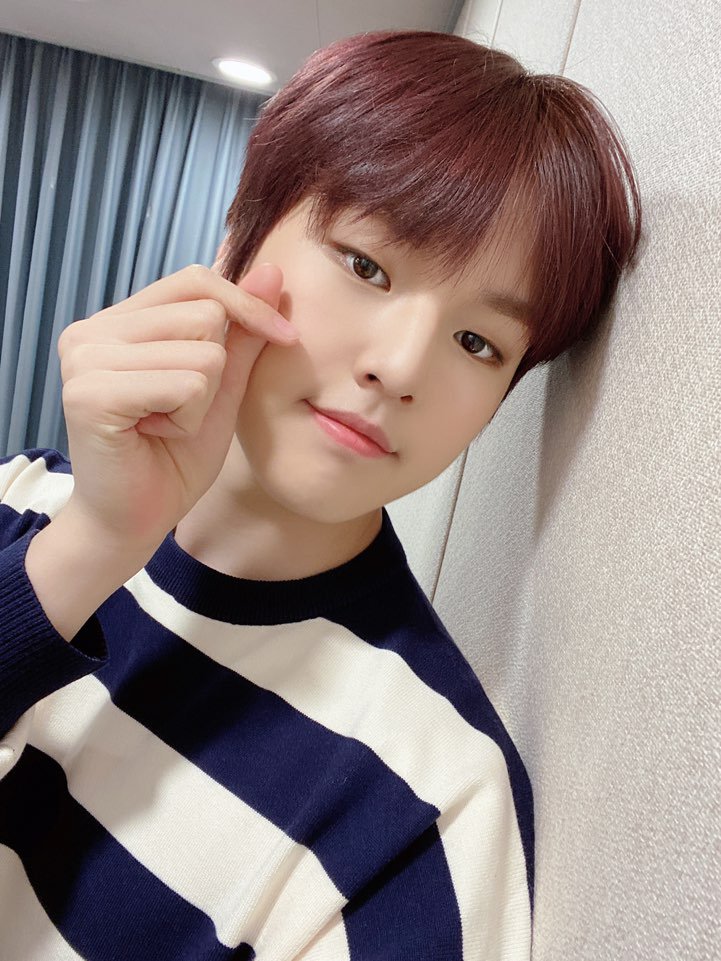 [#제이민 #빛 #도현]
오늘 저희의 첫 라디오 출연이었는데 청취해주신 팬 여러분 정말 감사합니다!
처음이라 긴장도 많이 해서 엄청 떨어서 말도 제대로 못 한 것 같네요ㅠㅠ 좋은 기회가 되어서 또 출연하게 된다면 다음에는 더! 열심히 할게요! 감사합니다!
#BAE173 #비에이이173 #JMIN #BIT #DOHYON