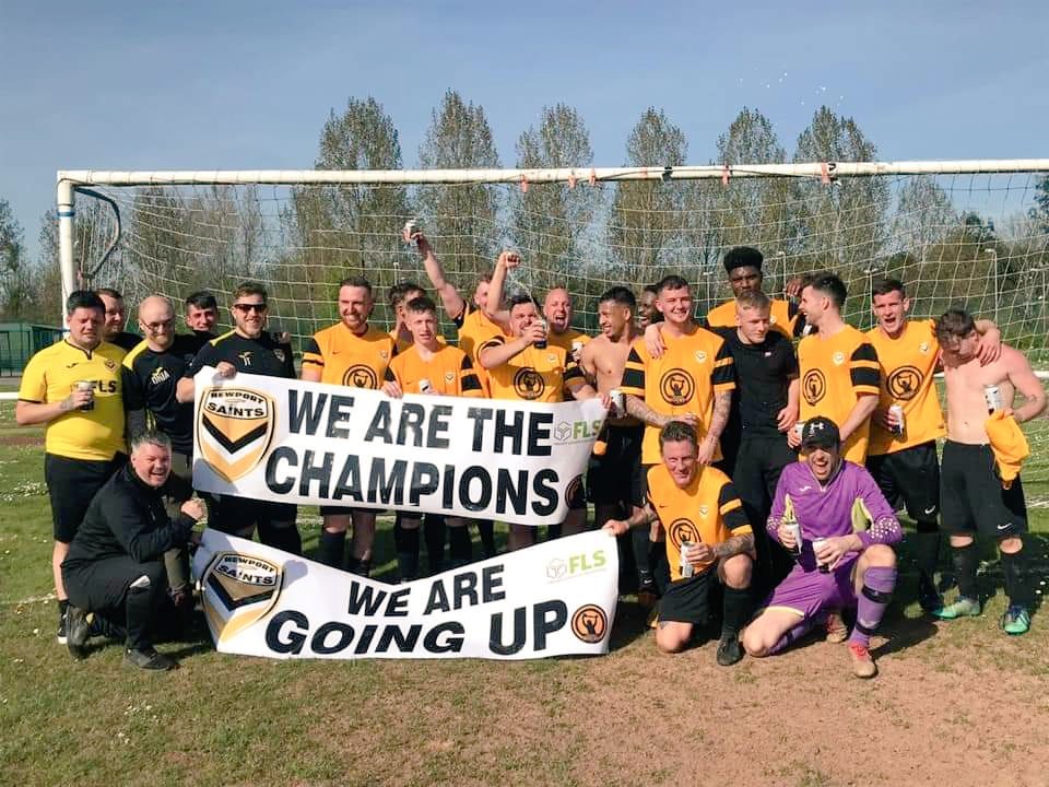 WelshRocky_1983's tweet photo. #NewportsRocky 12 days of Christmas - Day 2:🎄 🎁

Supporting Grassroots football - @NewportSaintsFC ⚽️

The David "Bomber" Pearce legacy's vision is to inspire the youth to reach their sporting goals through the advancement of amateur sport ✊
#12DaysofChristmas🎅🏼
#welshrocky https://t.co/egz9zzrmdW