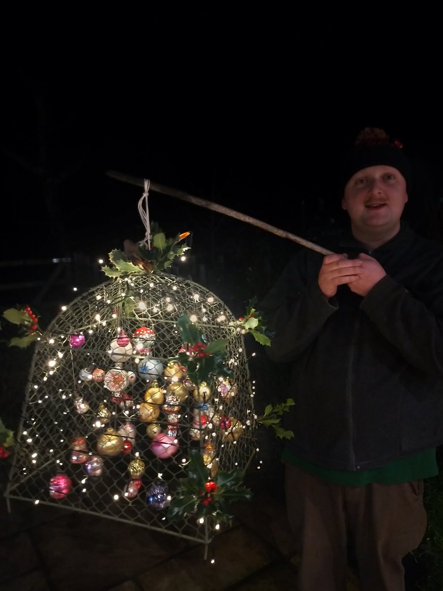 LymeChristmas's tweet photo. Watch the Lyme Regis Virtual Christmas Lantern Parade at https://t.co/LfAcTMWBPg

#lymeregis #christmas #christmaslanterns #dorset #lanternparade #festivefeason https://t.co/Bl2slWQ3BR