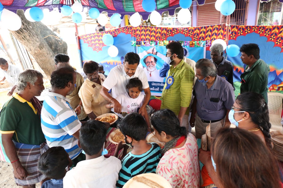 RmmPollachi's tweet photo. கோவை மாவட்டம் பொள்ளாச்சி நகர RMM சார்பாக மக்கள் தலைவரின் 70வது பிறந்தநாள் விழா விமரிசையாக கொண்டாடப்பட்டது.

நற்பணிகளின் நிறைவாக, குமரன் நகர் பகுதியில் வாழும் பொதுமக்களுக்கு அன்னதானம் வழங்கப்பட்டது.

@rajinikanth @RIAZtheboss @mayavarathaan 

#HappyBirthdayRajinikanth https://t.co/KfdCeBa4Kg