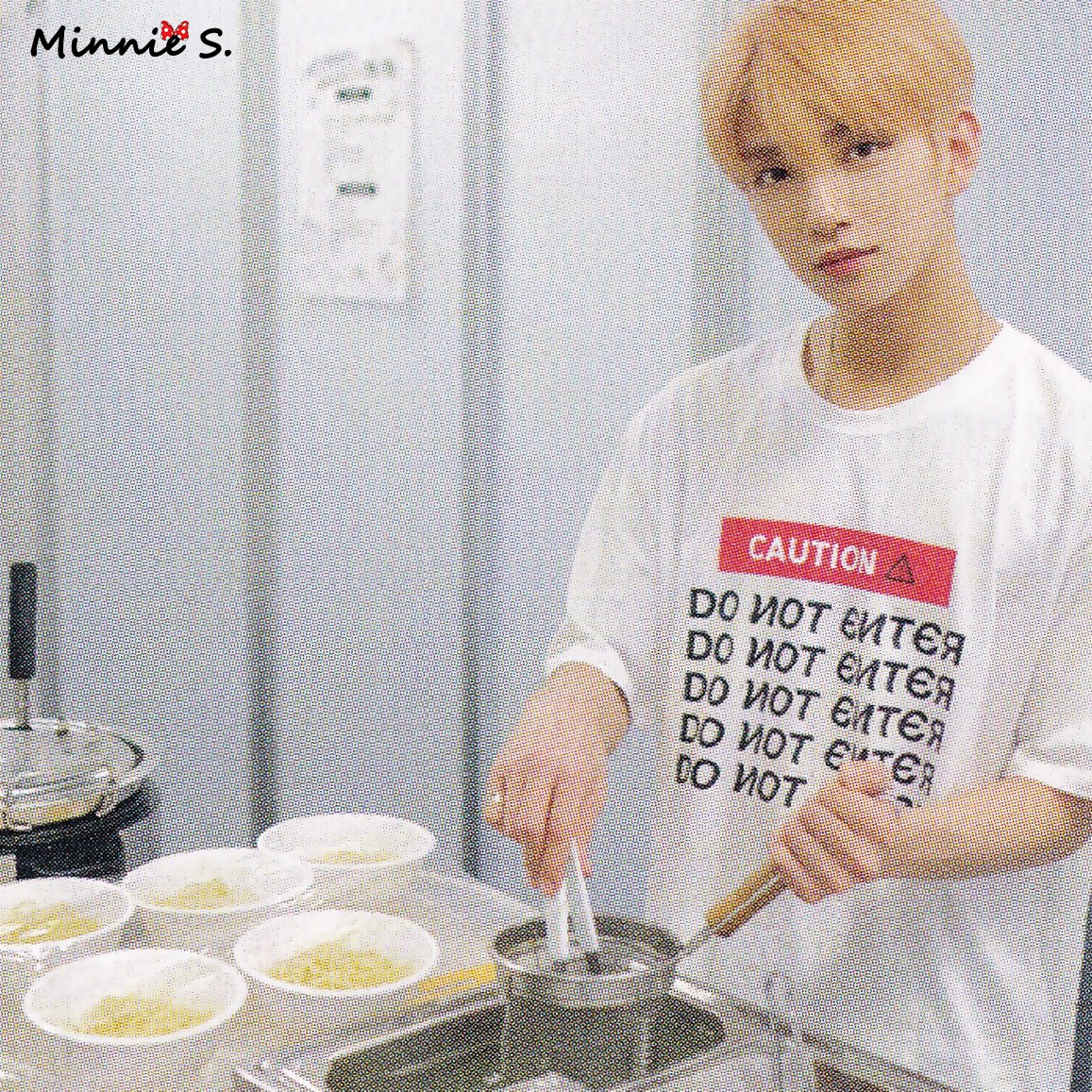 deshuatude's tweet photo. Ramyeon in the middle of night with babe @protoeuphoric https://t.co/mljNeRTWDx