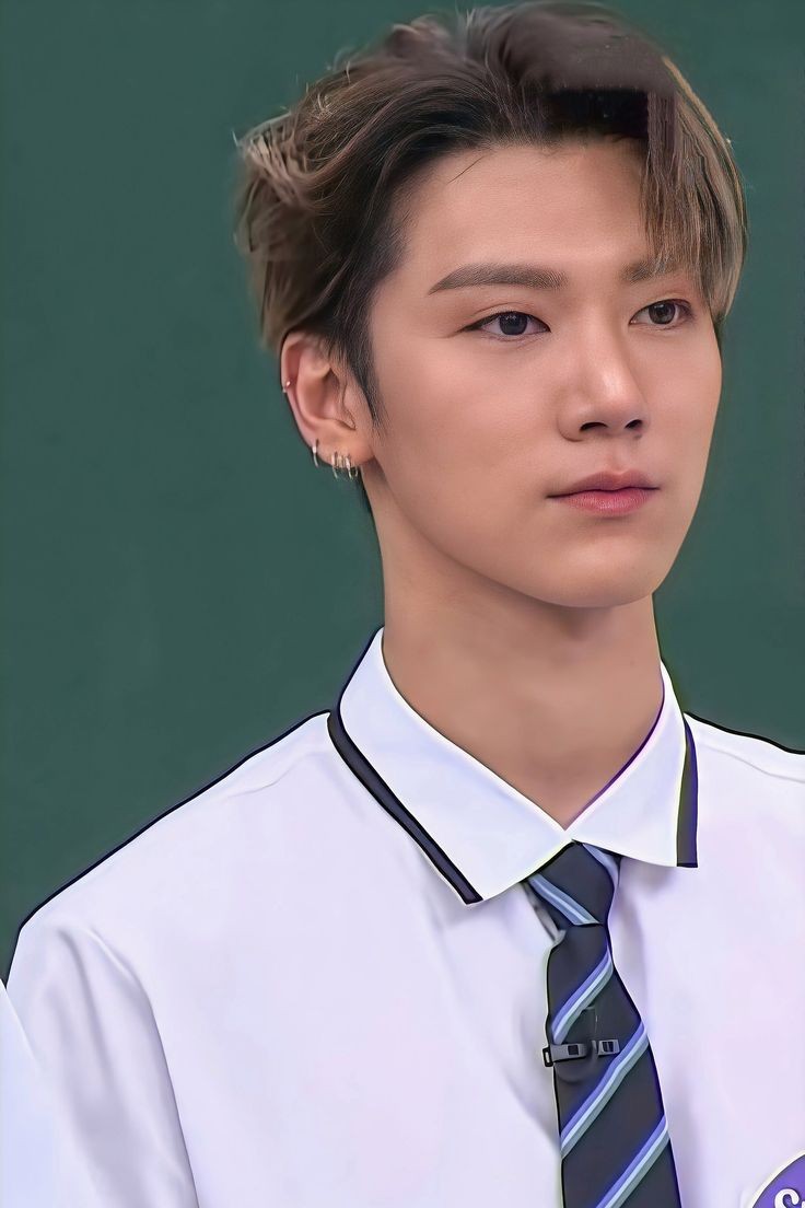 TENsfeed's tweet photo. college bf ten: a thread https://t.co/uLTprJkA5N