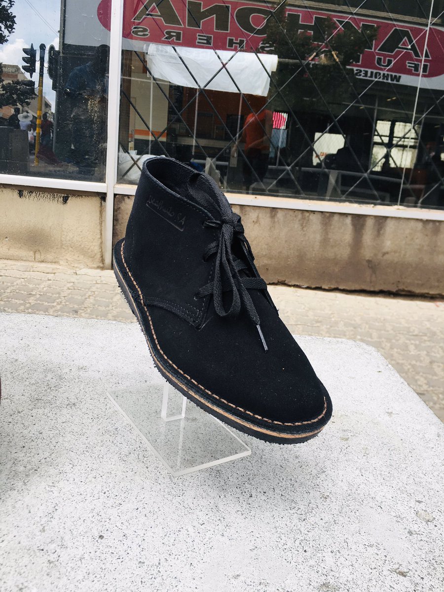 Iscathulo_SA's tweet image. Hi everyone! 😊 I make these beautiful Unisex shoes. 
A simple retweet/like can get me my next customer 🙏🏾 

 🏷Price: (R650)pp
(R1000 two pairs)Special  *ends 31 December 2020
📱WhatsApp me on 0764911138 to place an order or DM for enquires #SupportLocalBusinesses #DJSBU #level5