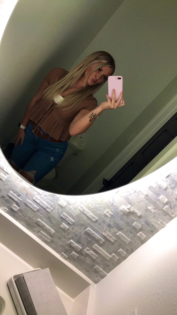 cierrarayne2's tweet photo. okay, but I NEED this mirror 🤩 https://t.co/BmZwflMhVC