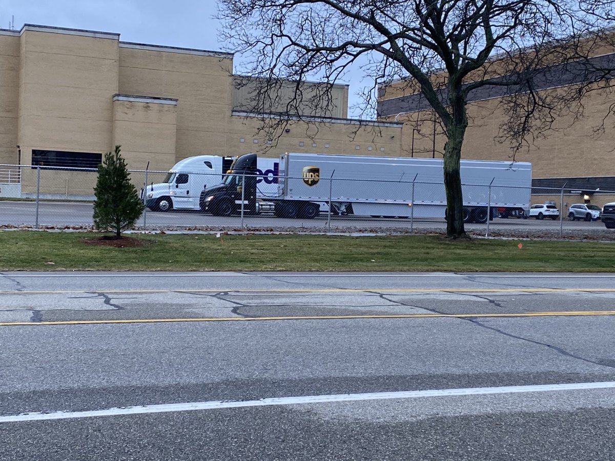 It was a seismic moment.

 ⁦<a href="/UPS/">UPS</a>⁩ &amp; ⁦<a href="/FedEx/">FedEx</a>⁩ trucks carrying the first #coronavirus vaccine rolled out of the ⁦<a href="/pfizer/">Pfizer Inc.</a>⁩ plant in Michigan, escorted by U.S. Marshals.

After covering the pandemic all year, it was incredible to witness.
