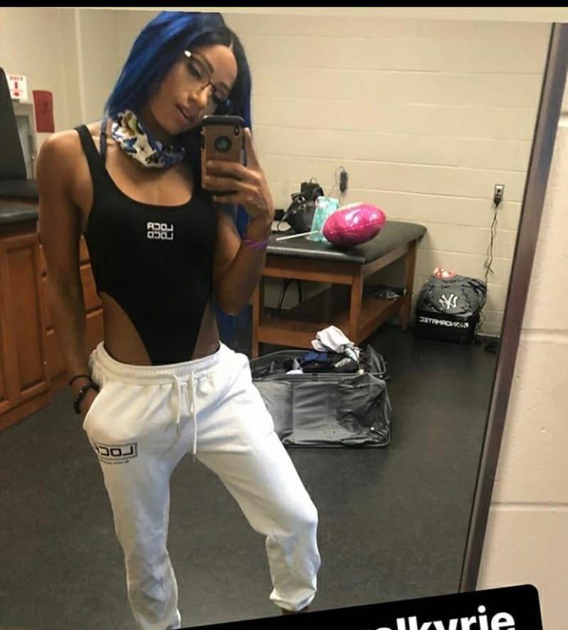 AjBlueBayBelt's tweet photo. Day 445 of #BossNThug photos : To all fan bases of Sasha Banks and Bayley out there, show off your favorite photos (past present and future) of the greatest tag team in WWE! #RoleModelEra #rolemodel #daboss #dalegends https://t.co/j0Kh4gr0mO