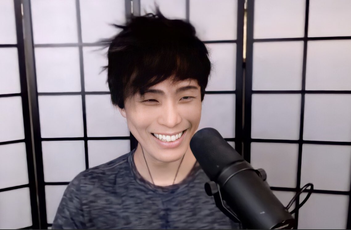 A thread of Sykkuno but his smile gets bigger as you keep scrolling  #SYKKUNO2MILLION