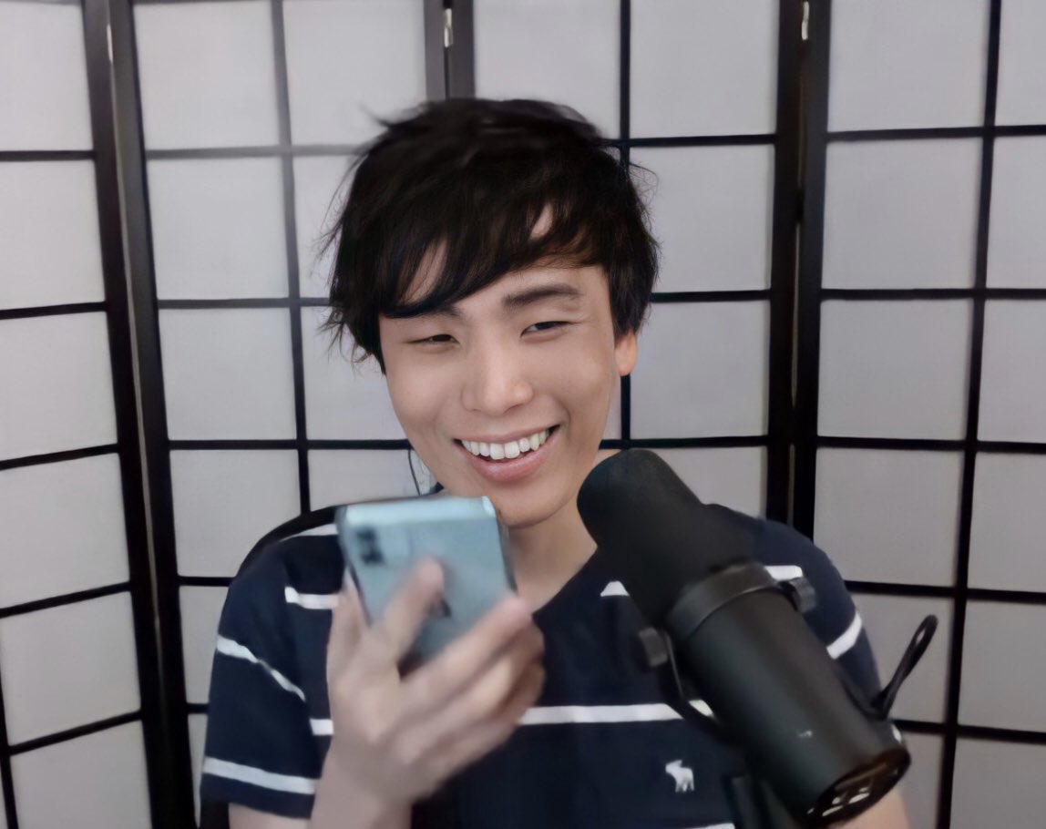 A thread of Sykkuno but his smile gets bigger as you keep scrolling  #SYKKUNO2MILLION