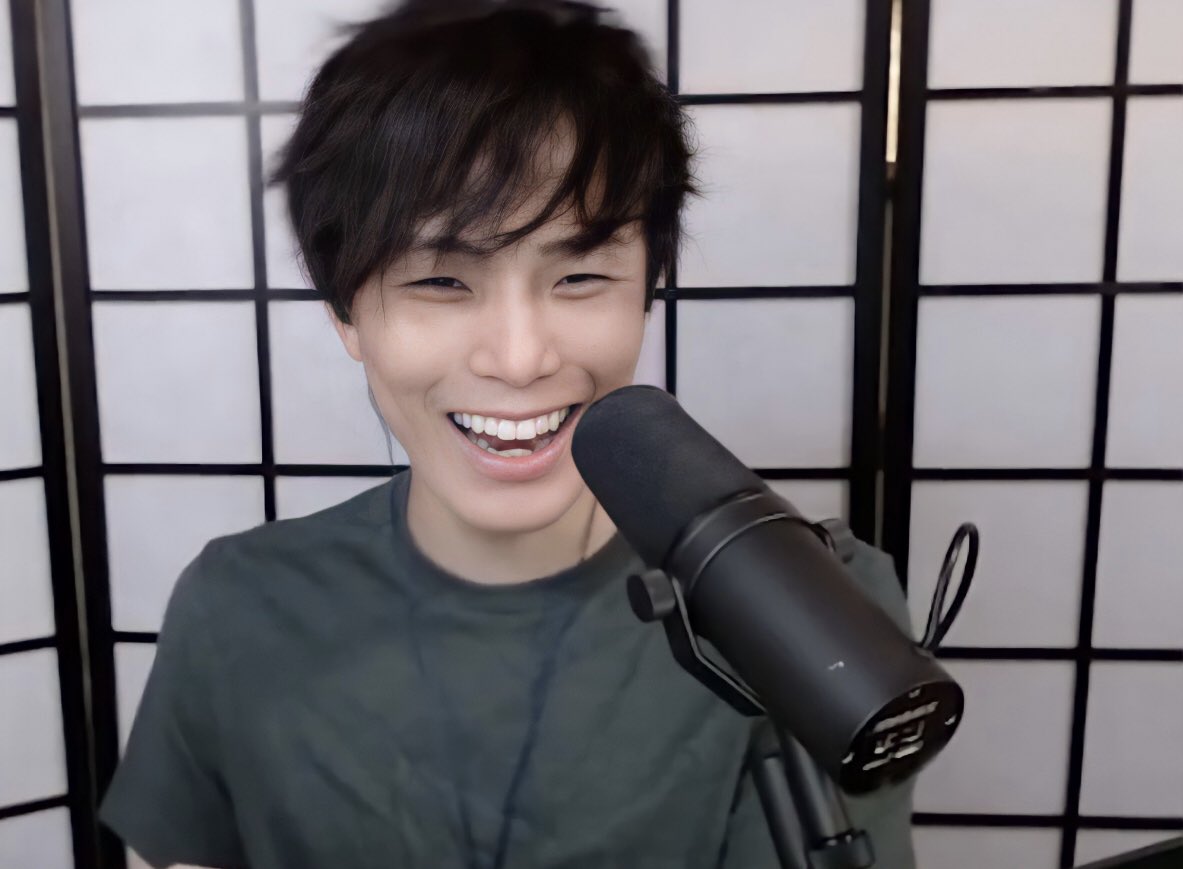 A thread of Sykkuno but his smile gets bigger as you keep scrolling  #SYKKUNO2MILLION