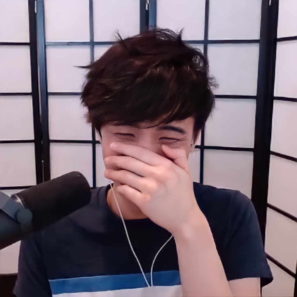 because we know he's the happiest when he covers his mouth <33