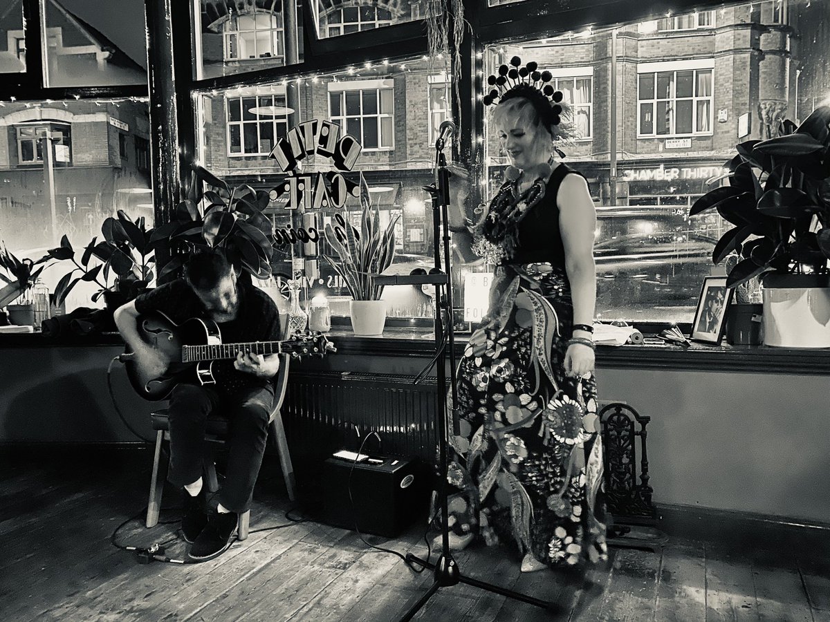 freddy_potr's tweet image. Baiana at Petit Café Du Coin. Badass bossa nova with some Christmasy bits. Happy Saturdays. | @baianaband @petitcafeducoin #tiertwo #liverpoolmusic #supportlivemusic