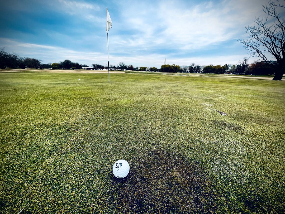 Ed_Nash's tweet photo. When your Dad surprises you with a few new golf clubs for Christmas, and itโs 62 degrees out in December, you play golf! Hit em great! Thanks Dad - love ya! @green2045 #taylormadesim #taylormadesimmax #scottycameron #titleist #golf #washingtondc https://t.co/kgoMbE4MMG