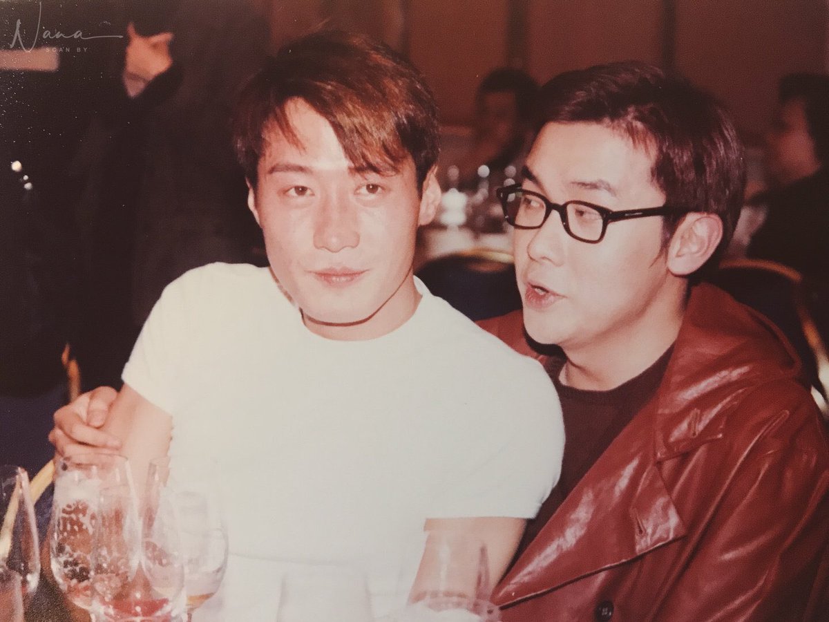 tnsdet1Q84's tweet photo. อิห่า สภาพกึ่มๆเลย เยิ้มเพราะเมาหรือเพราะได้นั่งตักแฟนวะเนี่ย🥴🥴🥴🥴🥴
#LeonLai #MarkLui
#หลีหมิง https://t.co/iS2RNJINsB