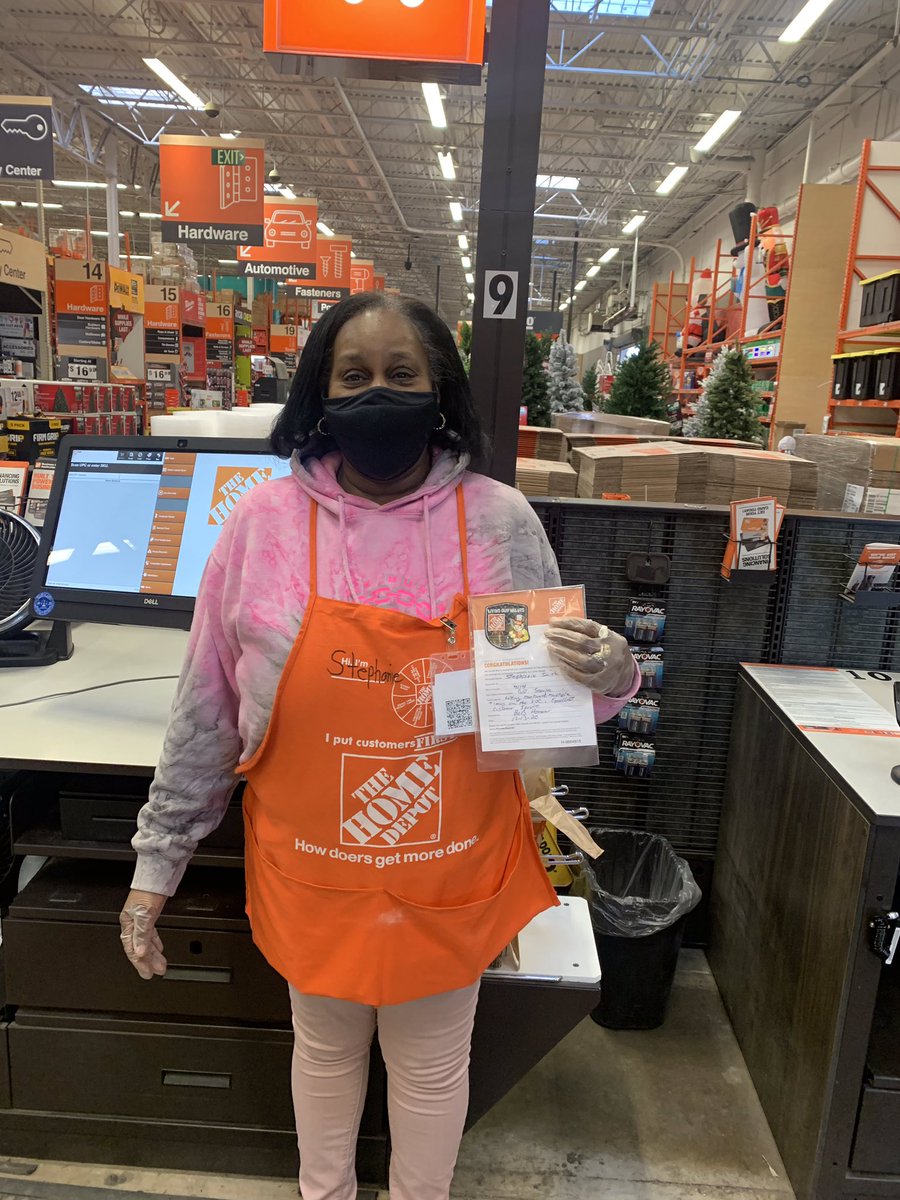okello163's tweet photo. On the spot recognition for Brand new cashier Stephanie mentioned multiple times on survey Thanks for embracing our Values !!!! #frontendwarrior #4114FINEST @Lena_0623 @chrissy_m78 @ROBINSDSPVR4114 @YolandaFoster18 @CraigSampson04 https://t.co/VRi7ahi8qW