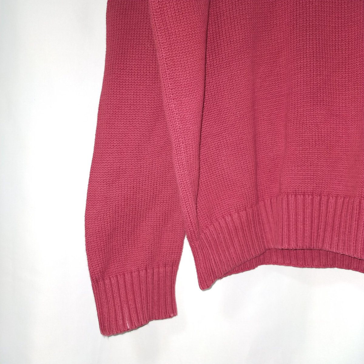 used_Kanade's tweet photo. 【商品紹介】
今おすすめしたいのがトミーヒルフィガーのセーター🧶

鮮やかな赤色でありながら上品さもあります👌👌

price¥3480ｰ https://t.co/zoMTFaF0G9