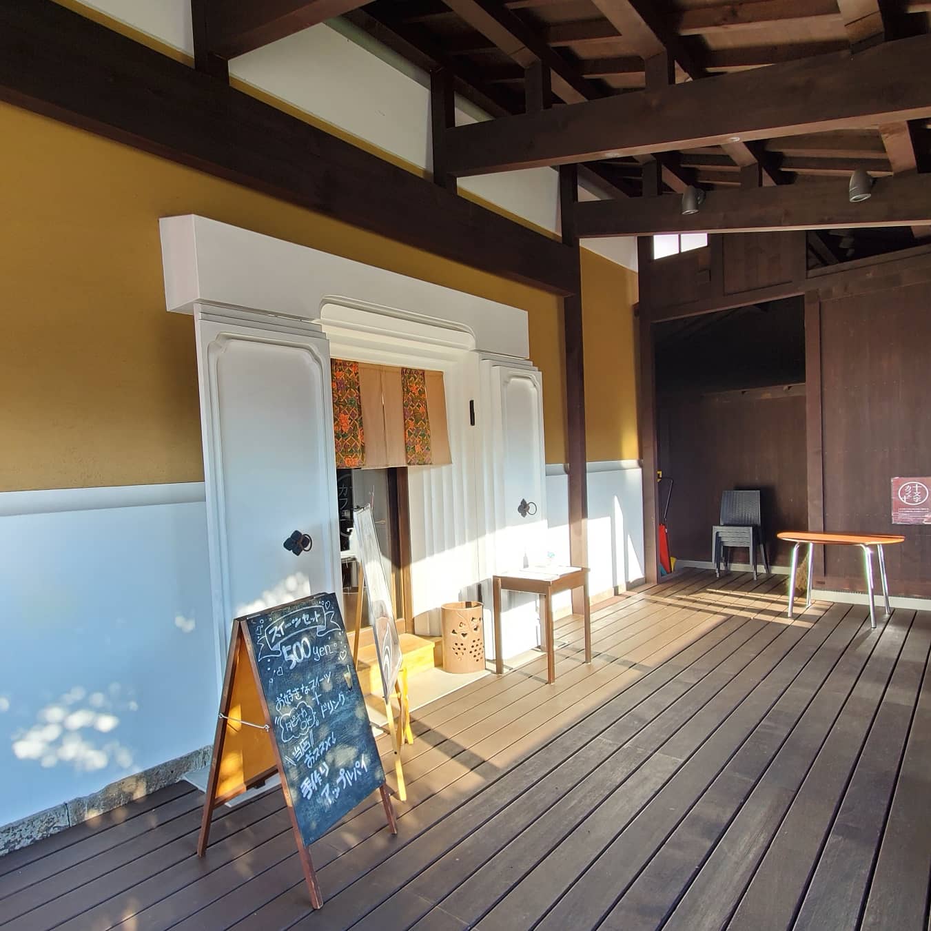 ゆいちき 十文字カフェは 松の湯交流館裏の蔵をリノベーションしたカフェで アジアンランチ タピオカドリンク モチモチのタピオカは 台湾から取り寄せている 手作りの小物やクッキー アジアン雑貨も販売してます 十文字カフェ 松の湯交流館 黒石