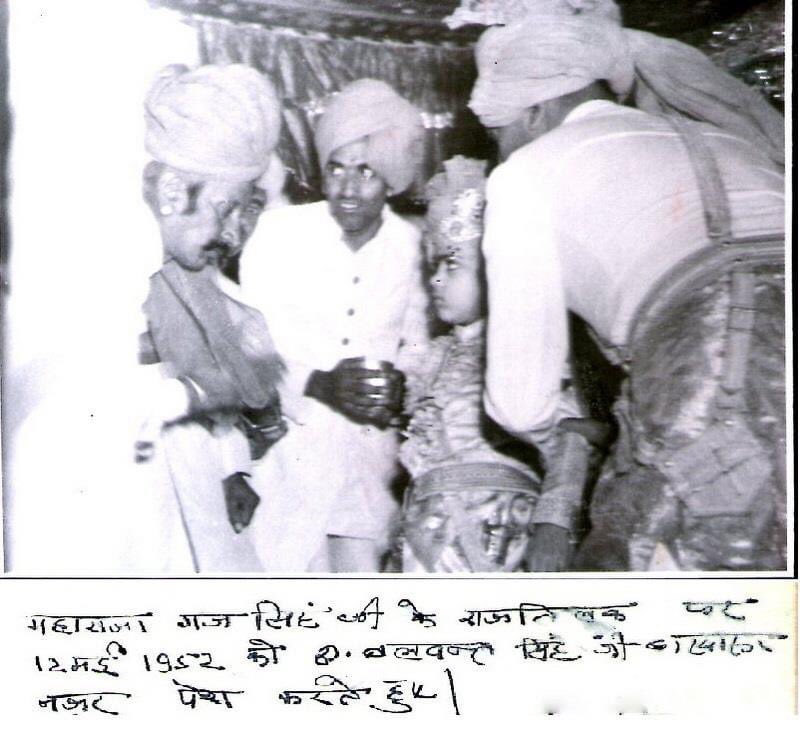 उनके ठीक पीछे डकैत बलवंतसिंह गोलीबारी करने लगे। दोनों तरफ से एकतरफा हमला पाकिस्तान सेना झेल नहीं पायी, और उसने तुरंत भारतीय सेना के आगे घुटने टेकते हुए हथियार डाल दिए। और सुबह होने से पहले पहले लगभग 3 बजे तक दोनों ने पाकिस्तान की छाछारो चौकी व 100 गांवों पर कब्जा जमा लिया।+