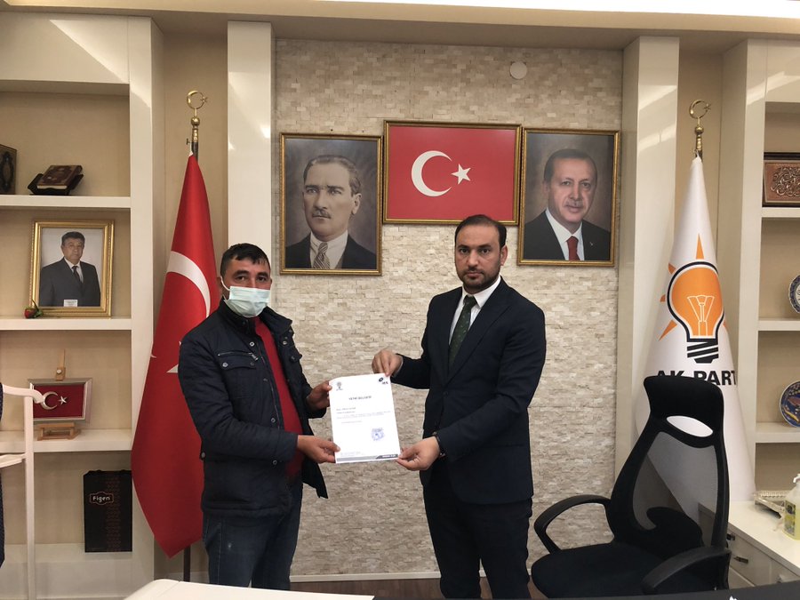 "Bana yalakalığın, soysuzluğun, köpekleşmenin, güce tapmanın resmini çizebilir misin Abidin?" diye soracaktım ama vücut bulmuş hali olan <a href="/erhansarigol/">Erhan Sarıgöl</a> isimli biatçıya denk geldim. 

O resim ait olduğu yere geri gelir ama senin taptıklarının izi bile kalmaz bu topraklarda.