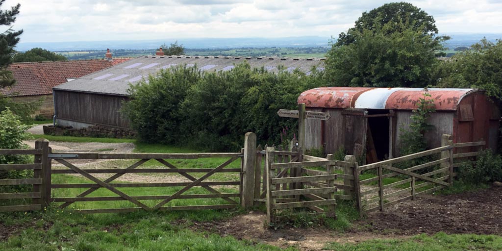 If you're using the public rights of way network please be mindful hygiene and social distancing, particularly on paths that run through people's farms or gardens. 

Please remember to put your litter in a bin or take it home.

More info ⬇️
northyorks.gov.uk/public-rights-…