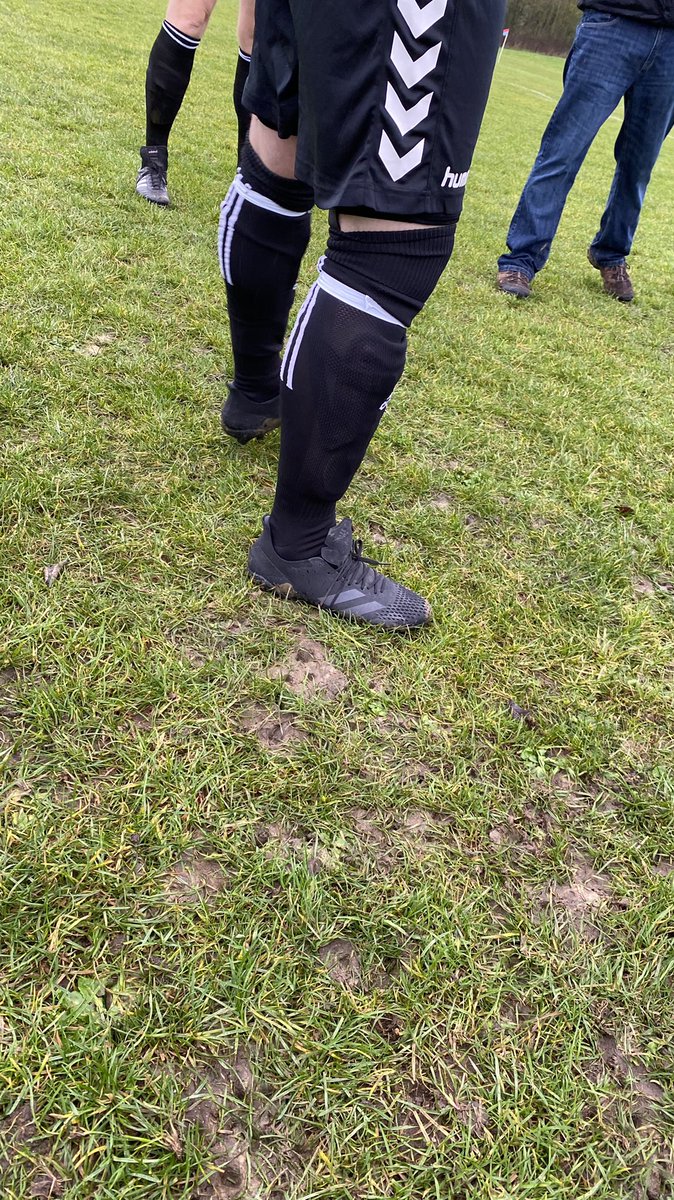IslehamVets's tweet photo. The @IslehamVets are ready to KO in the mud this #footballsback #sundayfootball #veteransfootball #Tier2 #winorloseonthebooze #cambsfootball ⚽️👕⚽️ https://t.co/Cb30cG00z7
