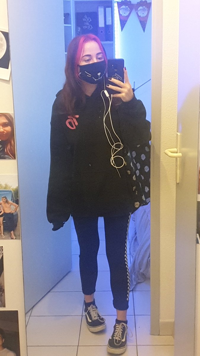 badxchild's tweet image. Je vois les hashtags #Plusde[..]kg et sereine là...pq moi j'arrive pas a être sereine? Btw jfais 45 kg mdr